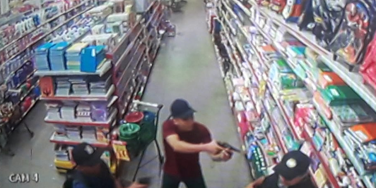 Vigilante tem arma roubada em supermercado de Teresina